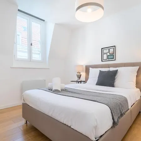 In The Heart Of Old شقة ليل